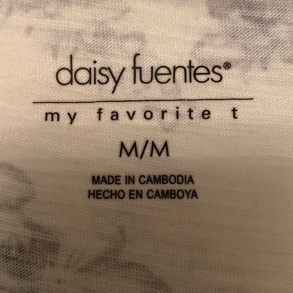 Daisy Fuentes- ladies Lavender floral tee, round collar, cap sleeves, - Picture 2 of 3